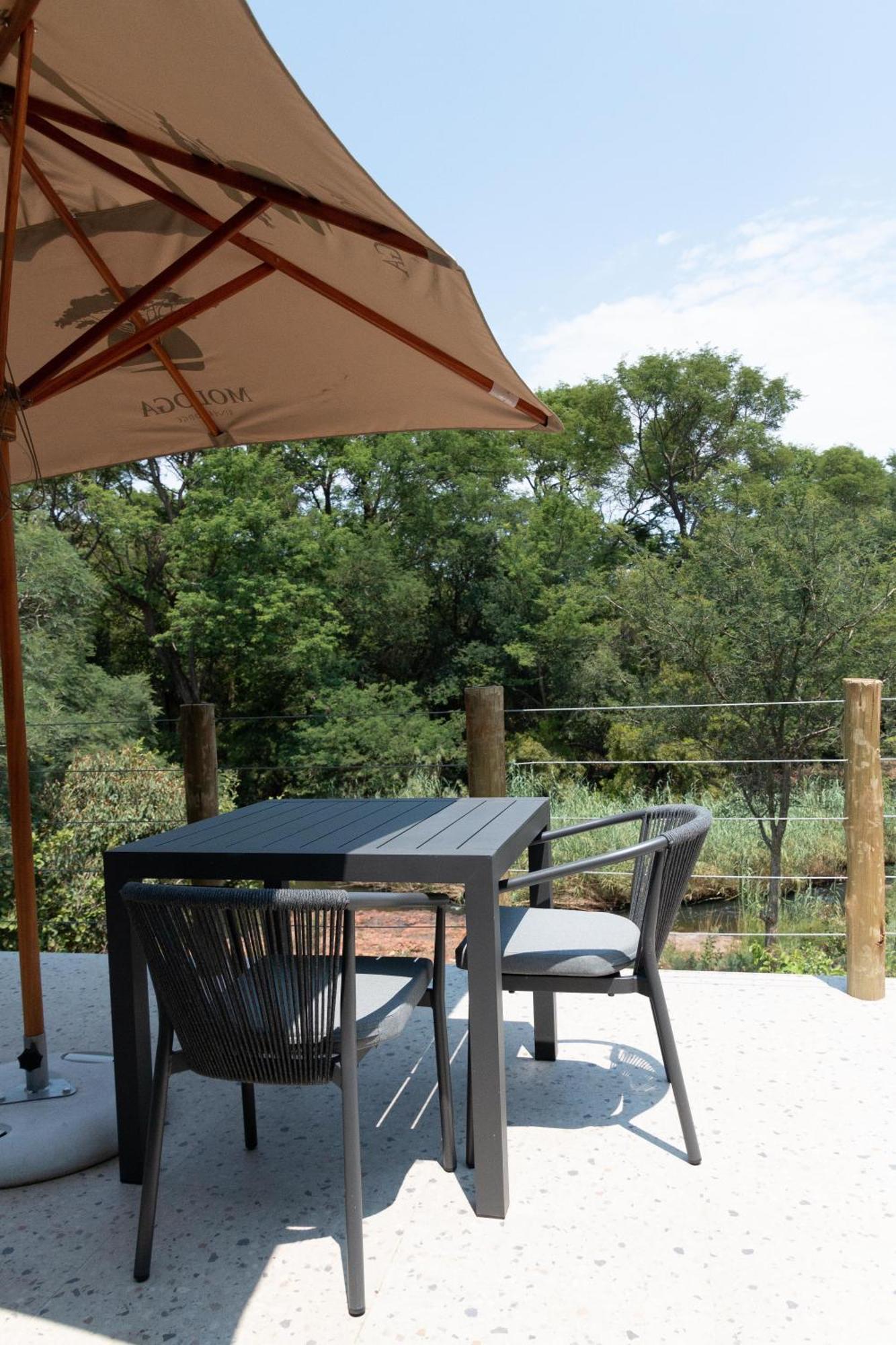 Zenzele River Lodge Rust de Winter Exterior foto