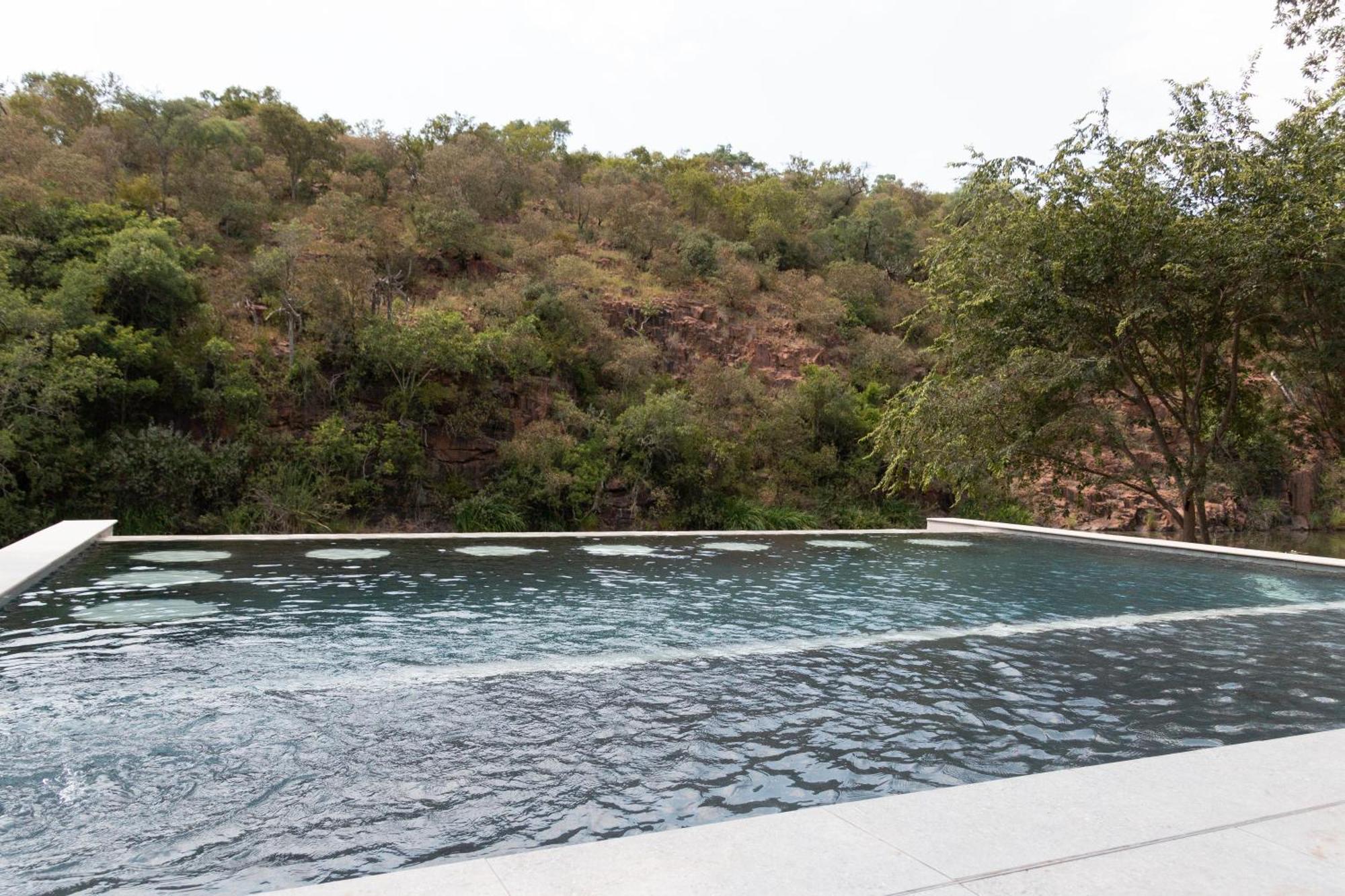 Zenzele River Lodge Rust de Winter Exterior foto