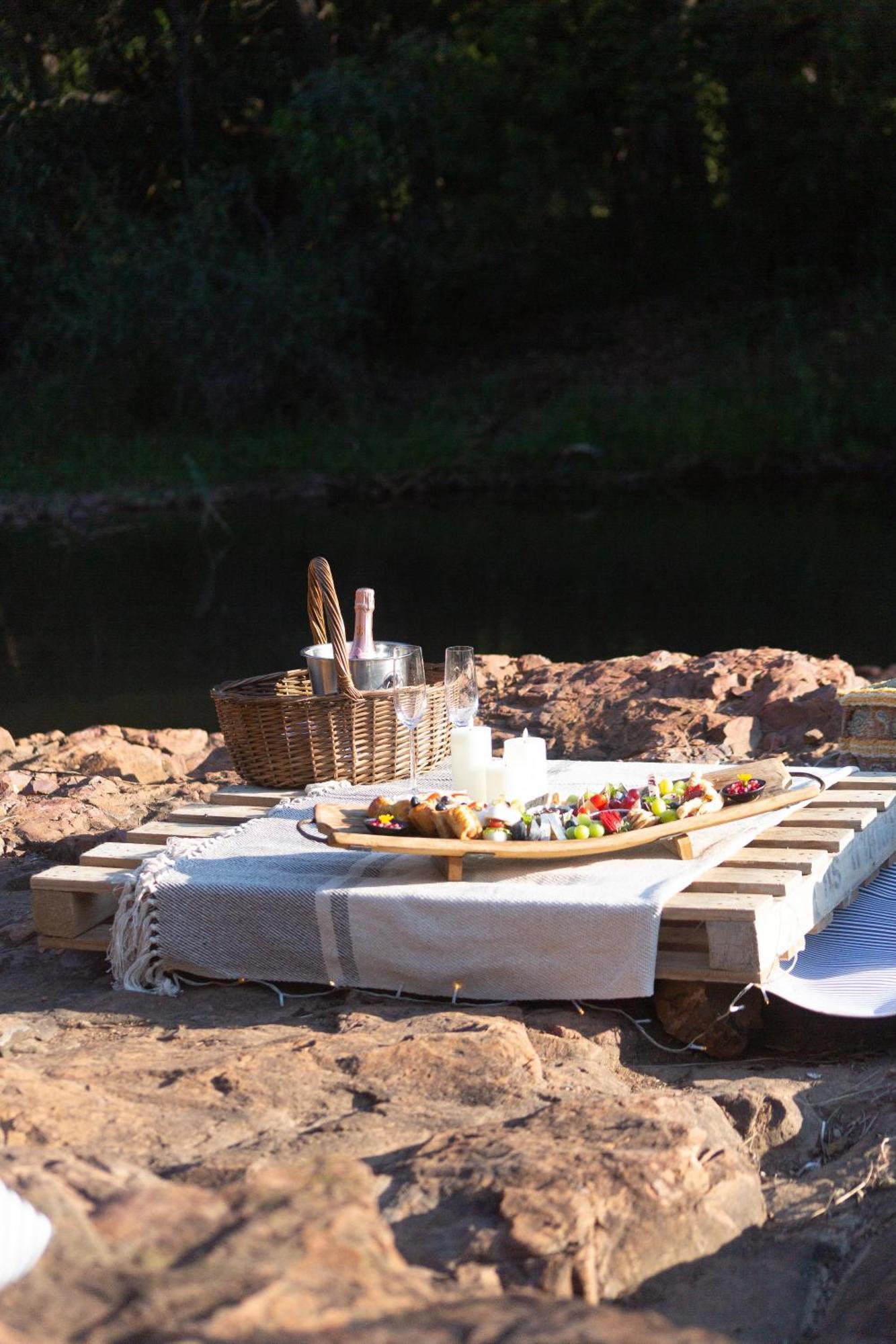 Zenzele River Lodge Rust de Winter Exterior foto